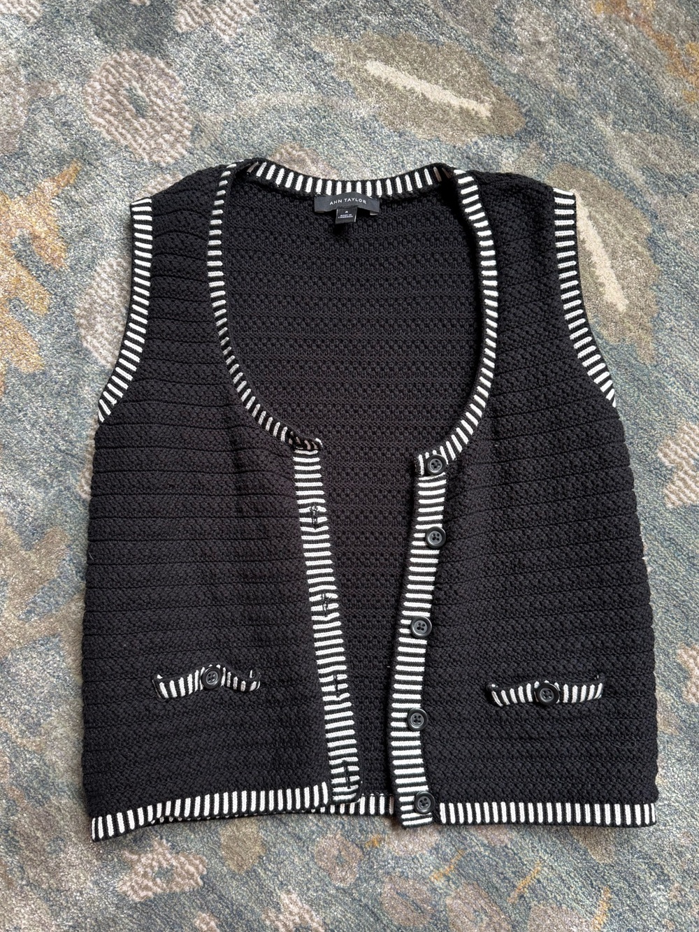 Ann Taylor Black & White Knit Button-Front Vest in M